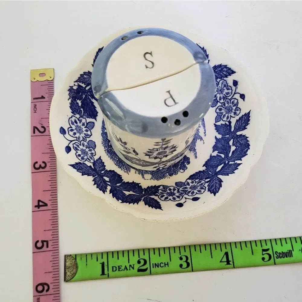 3 Piece Salt & Pepper Shaker Set - Picture 11 of 12